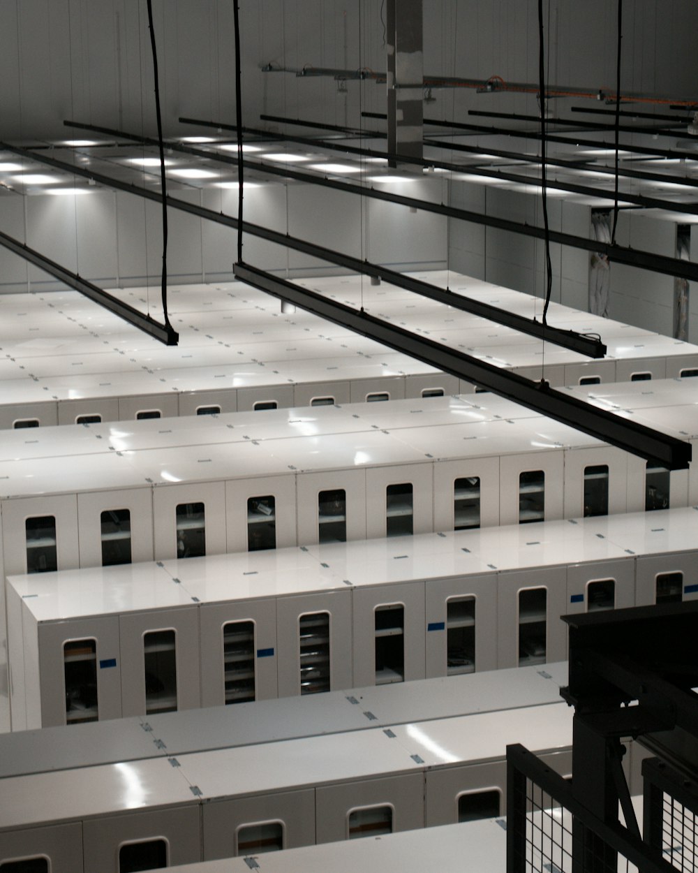 ห้อง data center ตู้เซิร์ฟเวอร์เรียงเป็นแถว